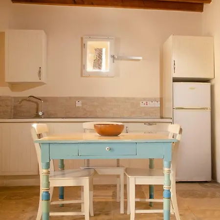 Dolphin And Studios Apartment