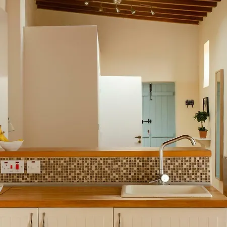 Dolphin And Studios Apartment *
