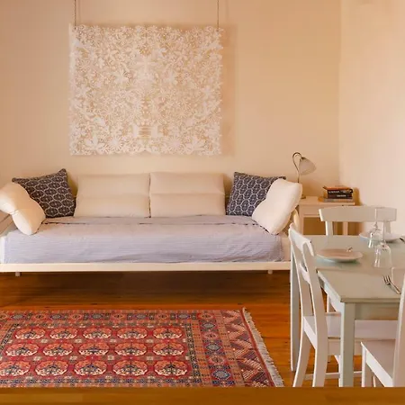 Dolphin And Apartament Tochni